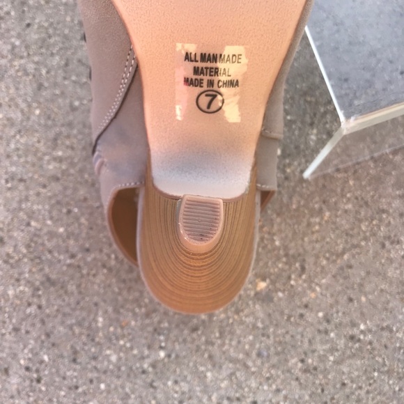 👽 LAST TWO 👽 grey peep toe w/ futuristic HEEL - Picture 4 of 4